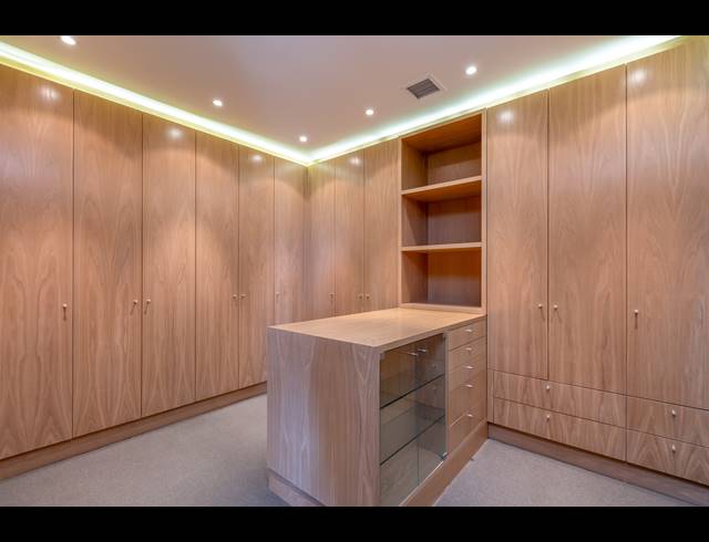 5 BEDROOM FREEHOLD TO LET IN CONSTANTIA